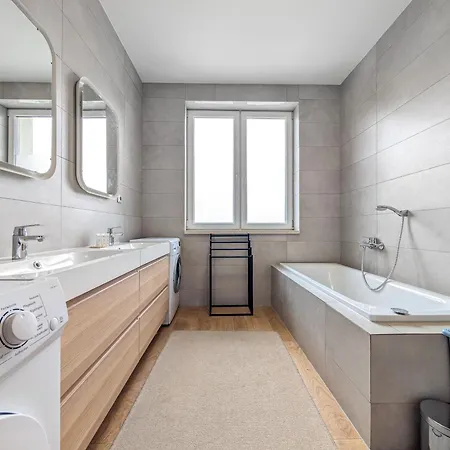 Trawowa Spacious House By Bookinghost *