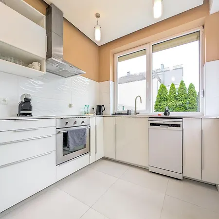 Vila Trawowa Spacious House By Bookinghost